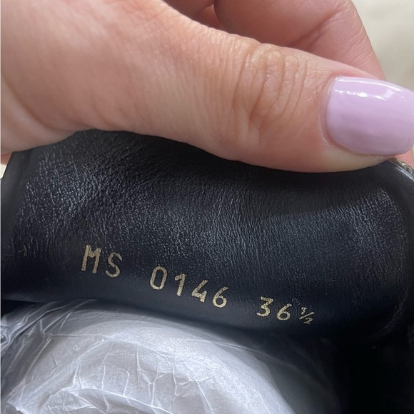 This stylish sneaker in Louis Vuitton's iconic patent Monogram. - Picture 5 of 5